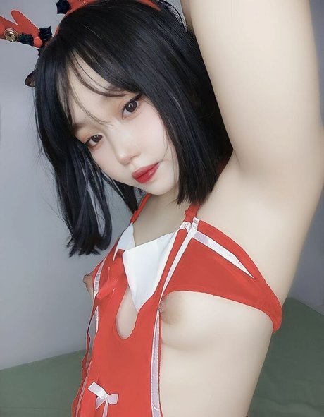 Naakte gelekte OnlyFans-foto van Mizaki Levi