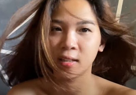 Nahá fotka uniklých OnlyFans od Carizassy Vlogs