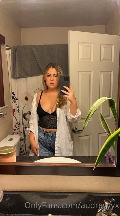 Nahá fotka uniklých OnlyFans od Audreyyyx
