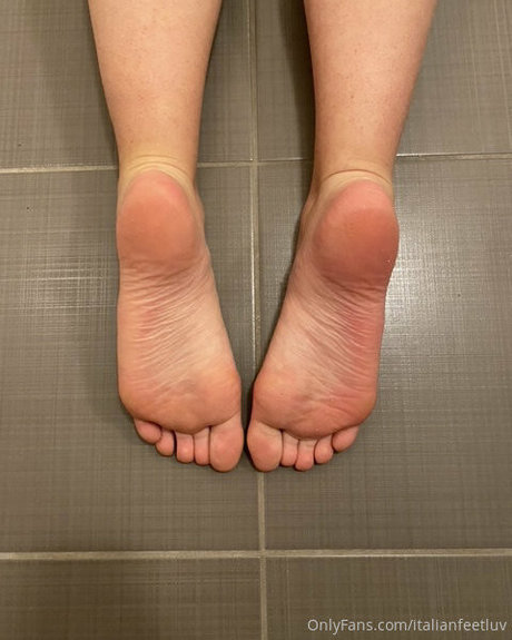 Foto desnuda filtrada de OnlyFans de Italianfeetluv
