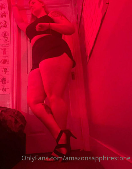 Nahá fotka uniklých OnlyFans od Amazonsapphirestone
