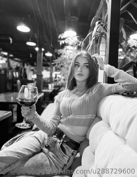 Naakte gelekte OnlyFans-foto van Annieminor