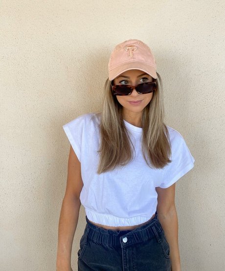 Alasti lekkinud OnlyFans-i pilt Hailey Lower