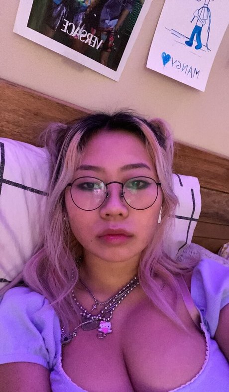 Naken läckt OnlyFans-bild av Hollyliangg