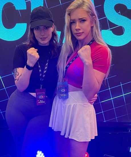Naken läckt OnlyFans-bild av Ripmika