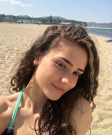 Nahá fotka uniklých OnlyFans od Melike Saygin