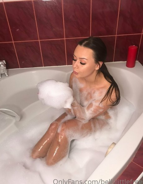 Nahá fotka uniklých OnlyFans od Bellalittlefree22