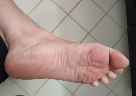 Lizziesexifeet