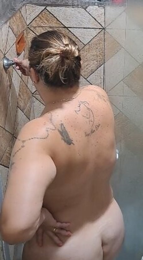 Обнаженная фотография утечки OnlyFans от Amor De Familia
