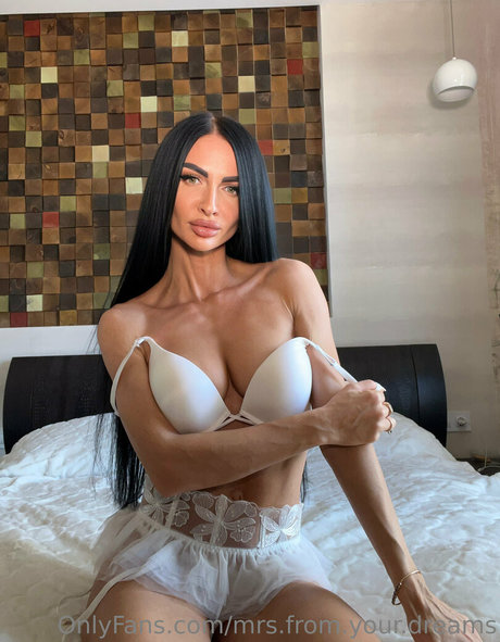 Naakte gelekte OnlyFans-foto van Lovely Kate