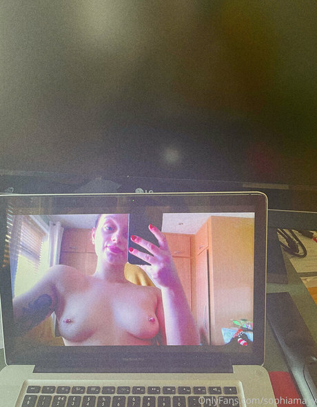 Alaston vuotanut OnlyFans-kuva Sophiamayy