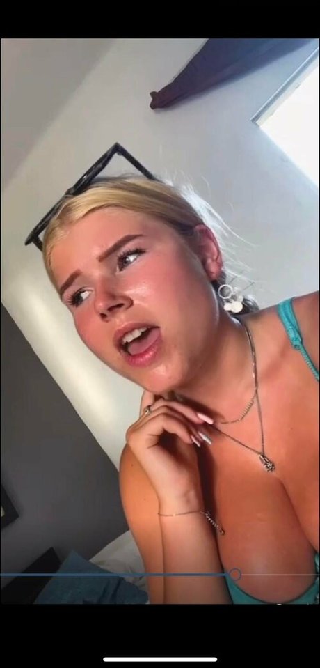 Nahá fotka uniklých OnlyFans od Kusrubxx