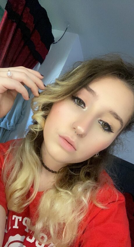 Alaston vuotanut OnlyFans-kuva Jstar
