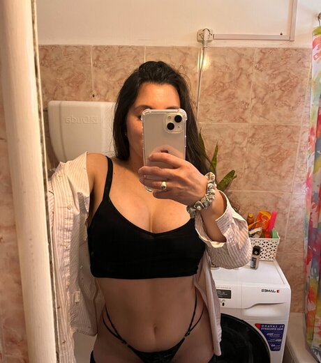 Alaston vuotanut OnlyFans-kuva Estefy