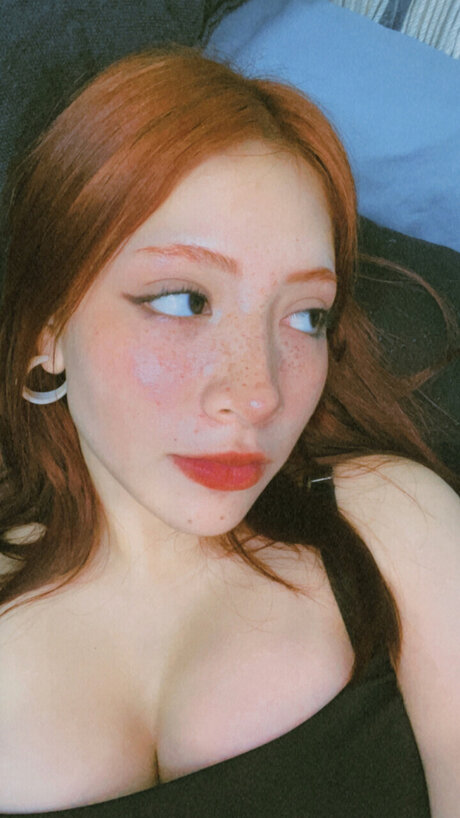 Nacktes geleaktes OnlyFans-Foto von Red