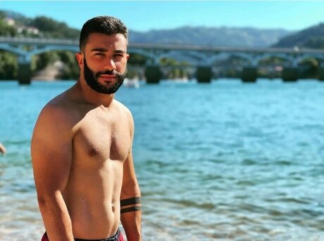 Alaston vuotanut OnlyFans-kuva Bruno Linhares