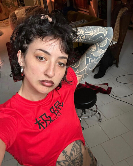 Naakte gelekte OnlyFans-foto van Aggy