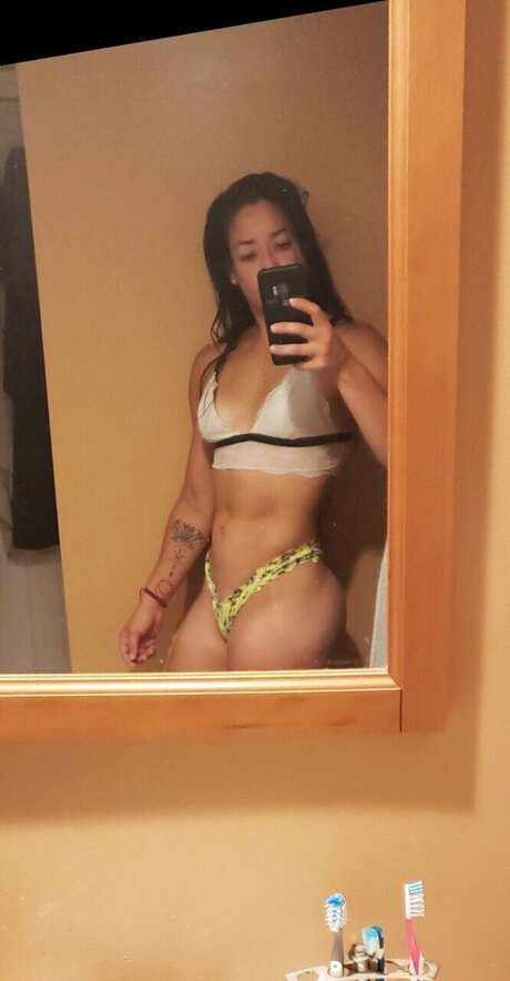 Обнаженная фотография утечки OnlyFans от Zhara