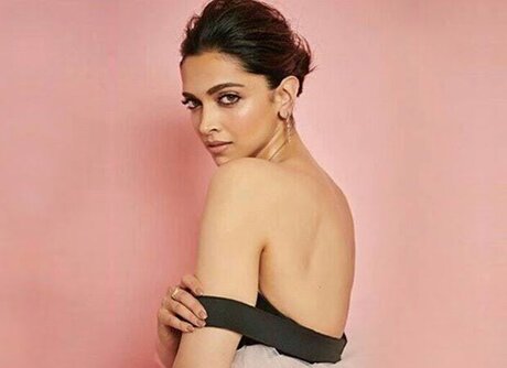 Обнаженная фотография утечки OnlyFans от Deepika Padukone