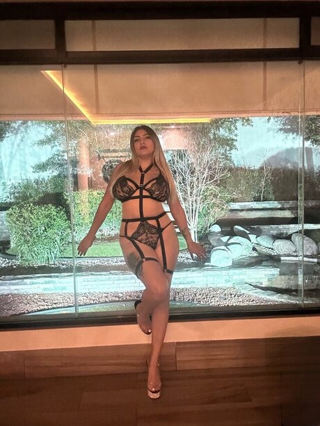 Naken läckt OnlyFans-bild av K4tti3