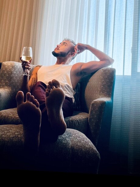 Обнаженная фотография утечки OnlyFans от Feetwizard