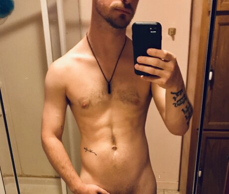Foto nua vazada do OnlyFans de Post Mabone
