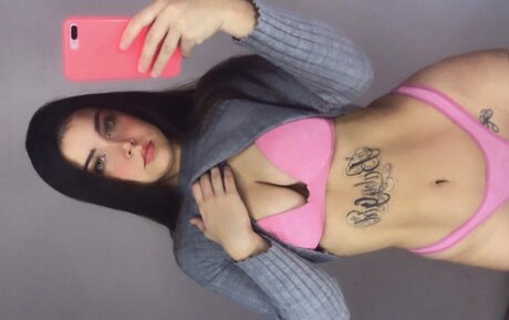Naken läckt OnlyFans-bild av Val 