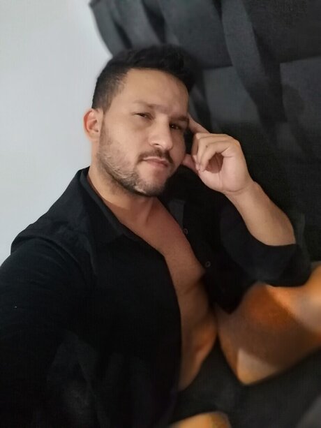 Alasti lekkinud OnlyFans-i pilt Leolaks
