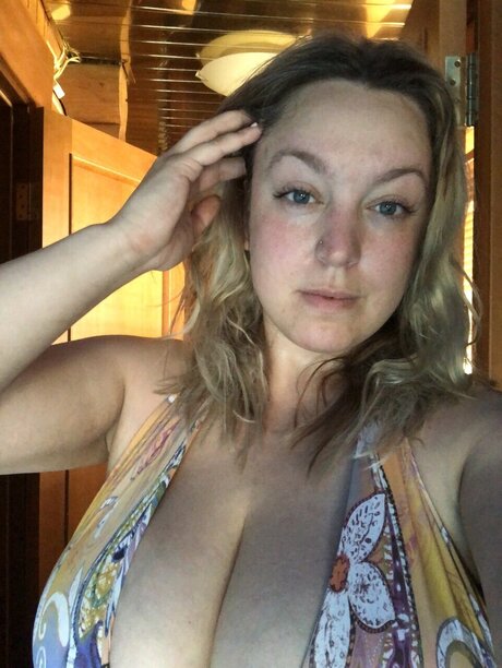 Naakte gelekte OnlyFans-foto van Kira