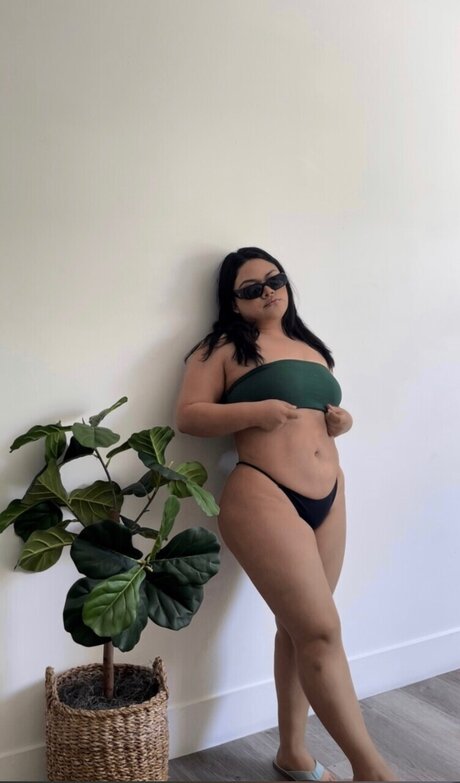 Alaston vuotanut OnlyFans-kuva Niki  