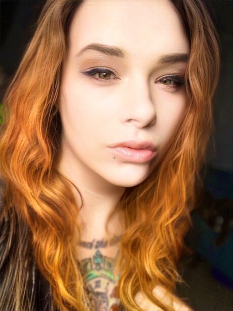 Alaston vuotanut OnlyFans-kuva Goldenrose