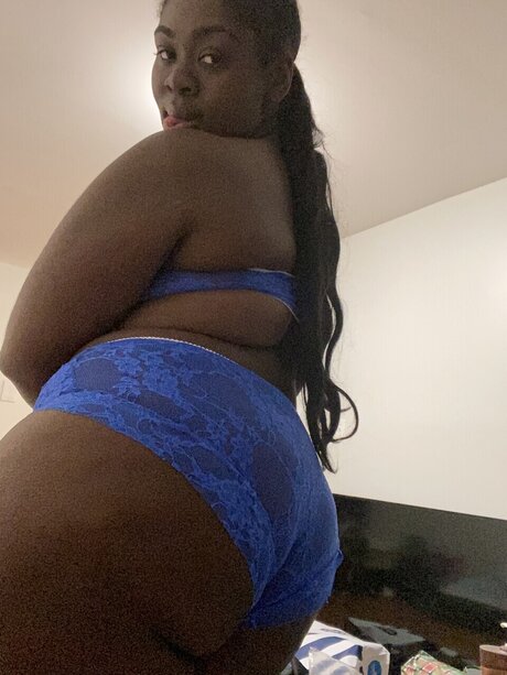 Alasti lekkinud OnlyFans-i pilt Creamyygoddesss