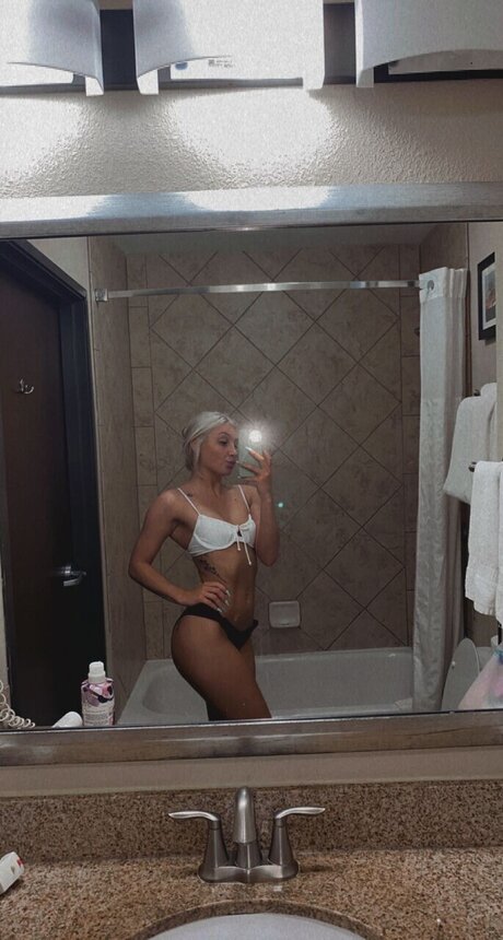 L OnlyFans 유출 누드 사진