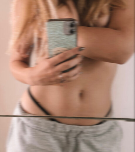 Alaston vuotanut OnlyFans-kuva Adventurous Luna