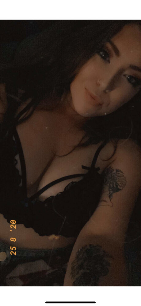 Naakte gelekte OnlyFans-foto van Shelby