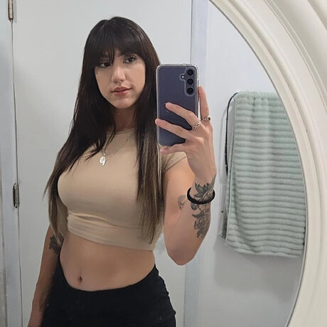 Naken läckt OnlyFans-bild av Asia
