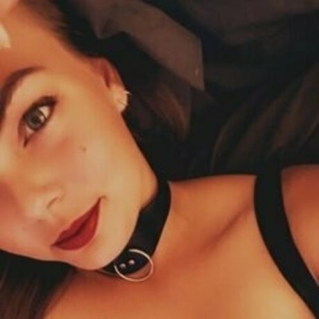 Naken läckt OnlyFans-bild av Redvelvetinex