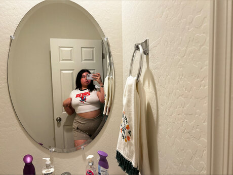 Nacktes geleaktes OnlyFans-Foto von Miah