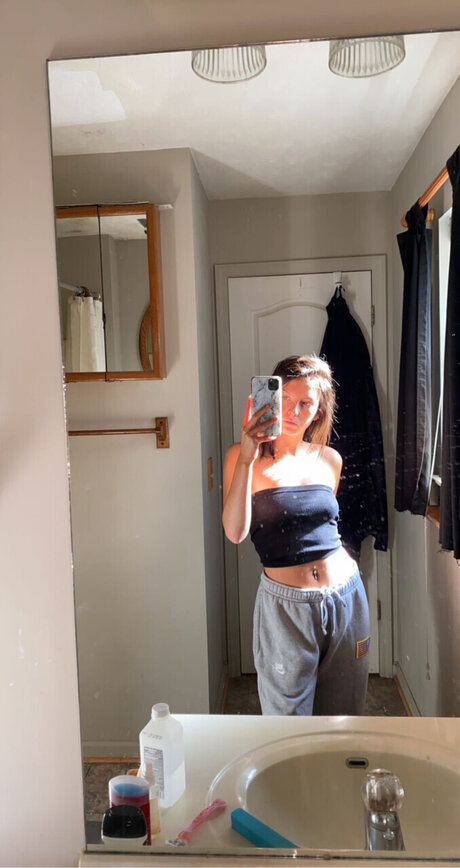 Naakte gelekte OnlyFans-foto van Hailey Sawyer