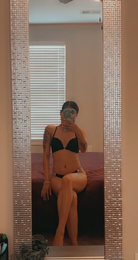 Обнаженная фотография утечки OnlyFans от Gracielu 
