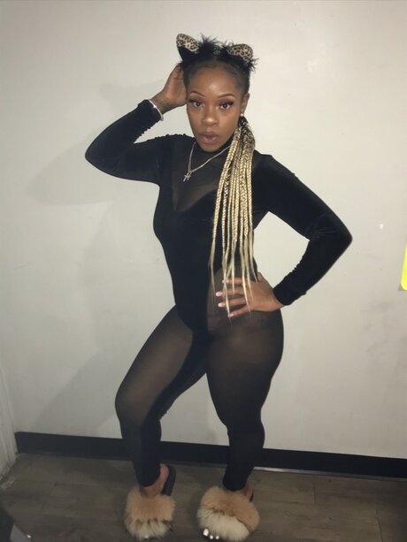 Alaston vuotanut OnlyFans-kuva Blue Diamond