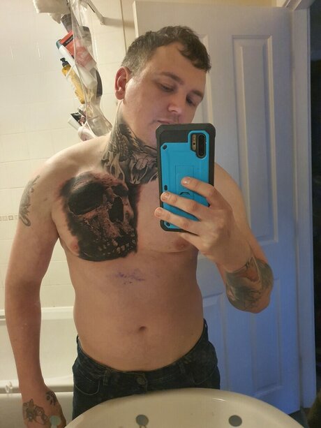 Alaston vuotanut OnlyFans-kuva H34rtles5
