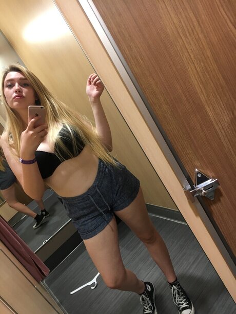 Nagie wyciekłe zdjęcie OnlyFans od Rainnn
