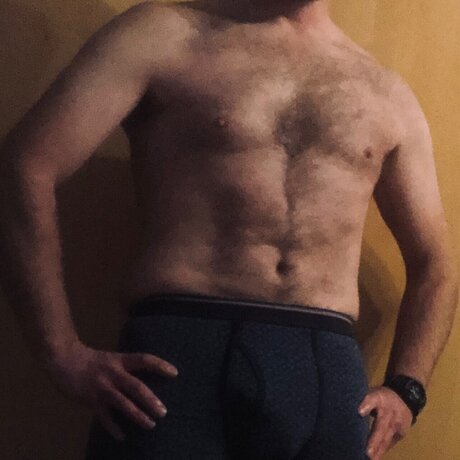 Alaston vuotanut OnlyFans-kuva Dadbod