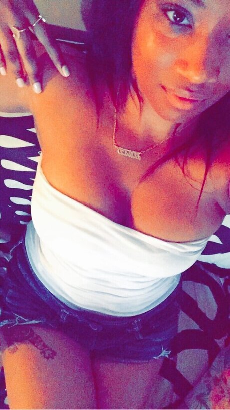 Naken läckt OnlyFans-bild av Eve