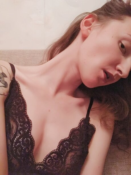 Alasti lekkinud OnlyFans-i pilt Daria D