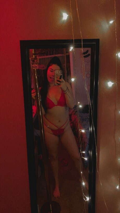 Naken läckt OnlyFans-bild av Baby Luv