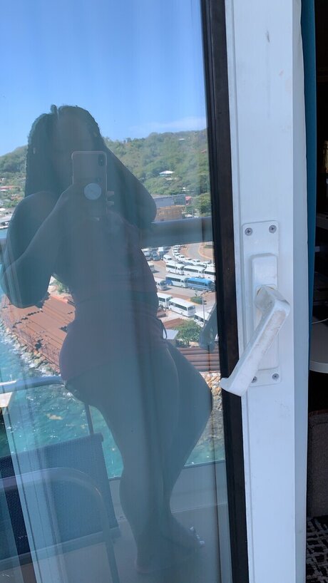 Alasti lekkinud OnlyFans-i pilt Biigjuicey