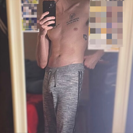Обнаженная фотография утечки OnlyFans от Throbbin Hood