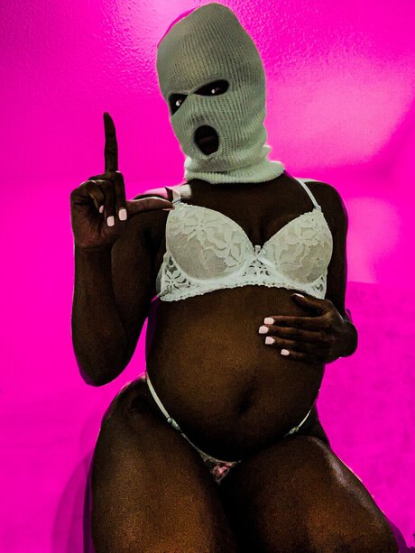 Alasti lekkinud OnlyFans-i pilt Superiorebonyy